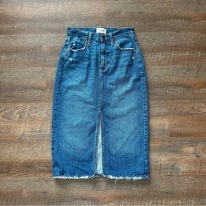 Universal Thread Blue Jeans Classic Distressed Style